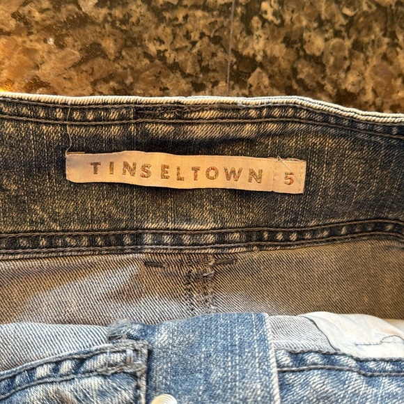 Tinseltown stone wash Denim stretchy Mini Skirt with Pockets NWT 5 - Picture 2 of 8